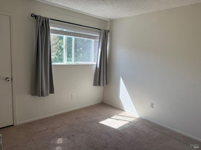 1916 Knolls Dr, Santa Rosa, CA 95405