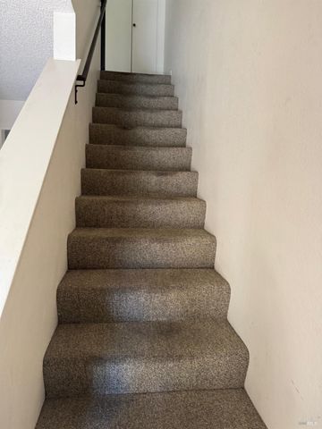 1916 Knolls Dr, Santa Rosa, CA 95405