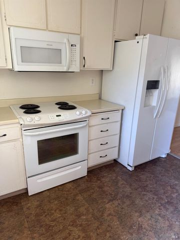 1916 Knolls Dr, Santa Rosa, CA 95405