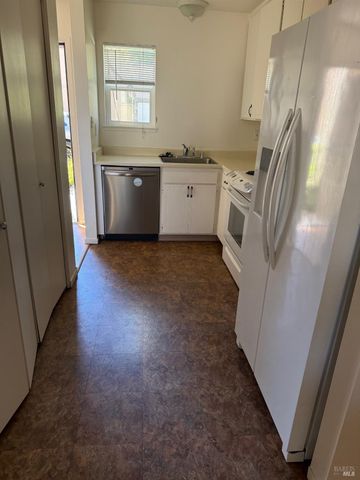 1916 Knolls Dr, Santa Rosa, CA 95405