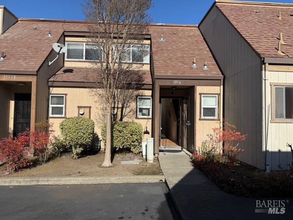 1916 Knolls Dr, Santa Rosa, CA 95405