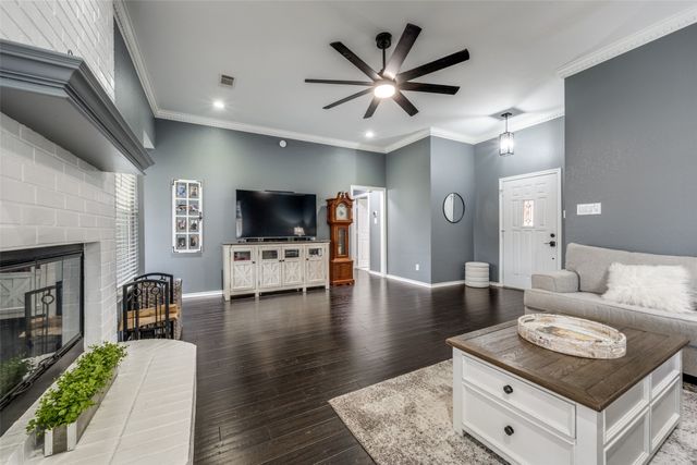 2209 Whispering Oaks, Denton, TX 76209