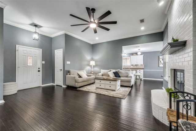 2209 Whispering Oaks, Denton, TX 76209