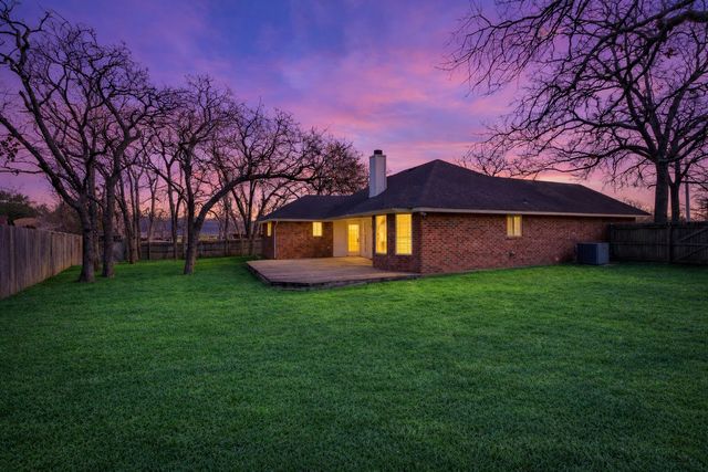 2209 Whispering Oaks, Denton, TX 76209