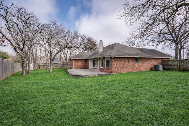 2209 Whispering Oaks, Denton, TX 76209