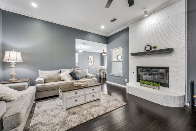 2209 Whispering Oaks, Denton, TX 76209