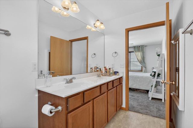 4990 Glacier View Drive, Milton, WI 53563