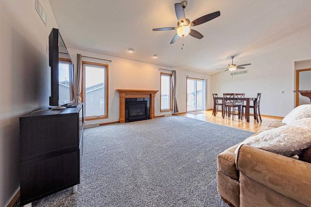 4990 Glacier View Drive, Milton, WI 53563