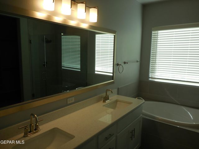 833 Paseo Dulce Avenue, Horizon City, TX 79928