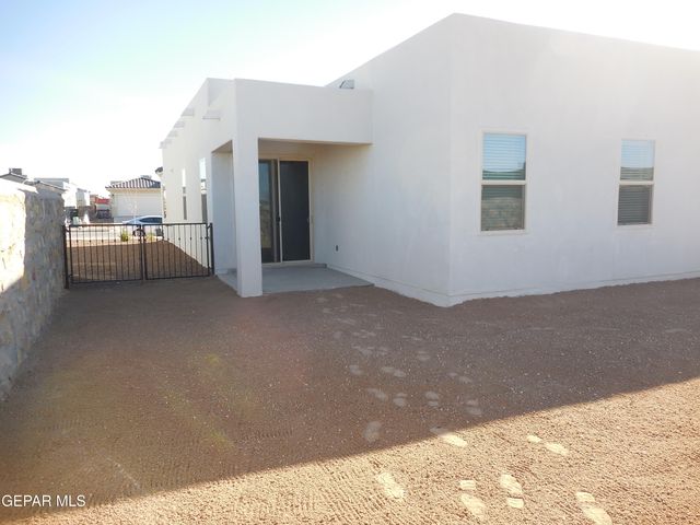 833 Paseo Dulce Avenue, Horizon City, TX 79928