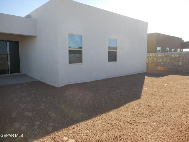 833 Paseo Dulce Avenue, Horizon City, TX 79928