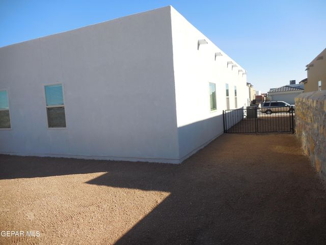 833 Paseo Dulce Avenue, Horizon City, TX 79928