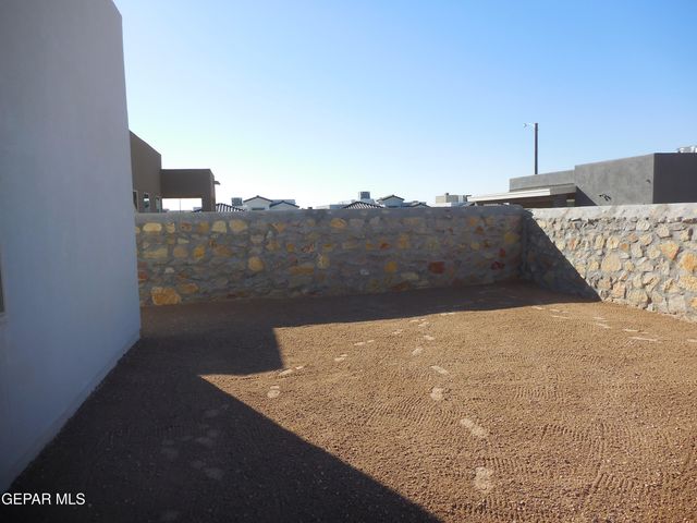 833 Paseo Dulce Avenue, Horizon City, TX 79928