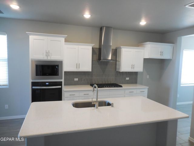 833 Paseo Dulce Avenue, Horizon City, TX 79928