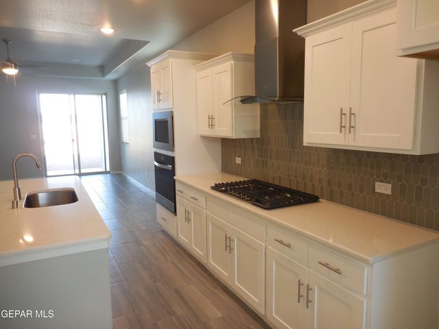 833 Paseo Dulce Avenue, Horizon City, TX 79928