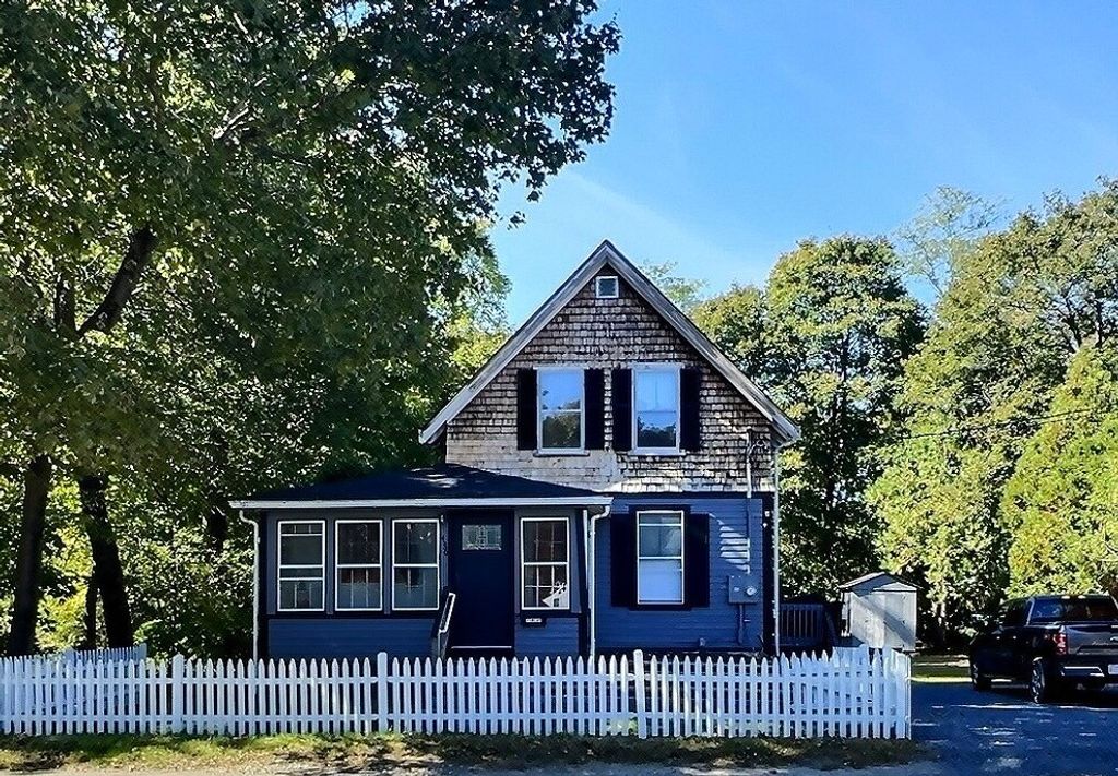 436 E Water St, Rockland, MA 02370