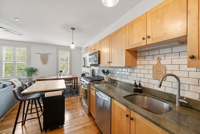 432 Norfolk St 2G, Somerville, MA 02143