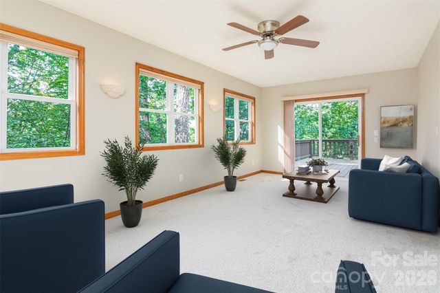 299 Carriage Summitt Way, Hendersonville, NC 28791
