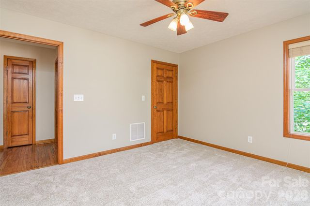 299 Carriage Summitt Way, Hendersonville, NC 28791