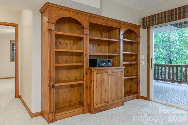 299 Carriage Summitt Way, Hendersonville, NC 28791