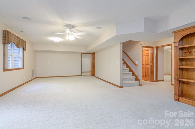 299 Carriage Summitt Way, Hendersonville, NC 28791