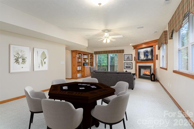 299 Carriage Summitt Way, Hendersonville, NC 28791