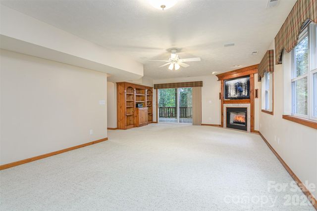 299 Carriage Summitt Way, Hendersonville, NC 28791