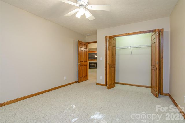 299 Carriage Summitt Way, Hendersonville, NC 28791
