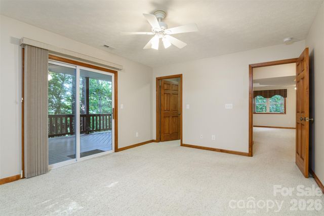 299 Carriage Summitt Way, Hendersonville, NC 28791