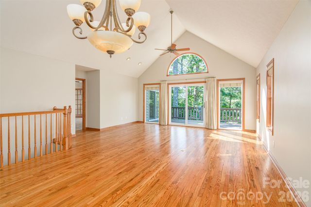 299 Carriage Summitt Way, Hendersonville, NC 28791