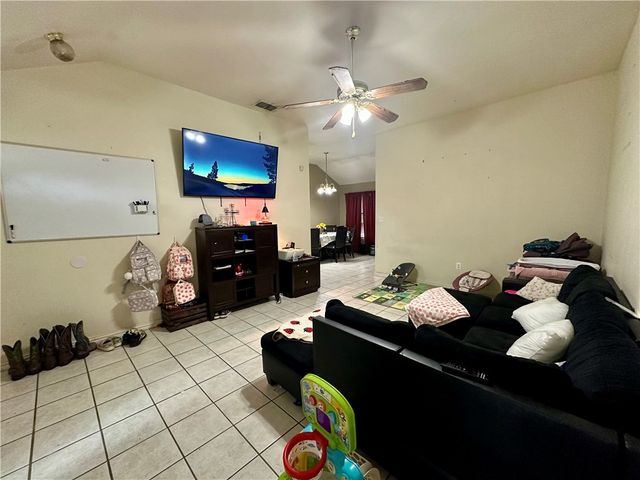 1303 E Hancock St, Beeville, TX 78102