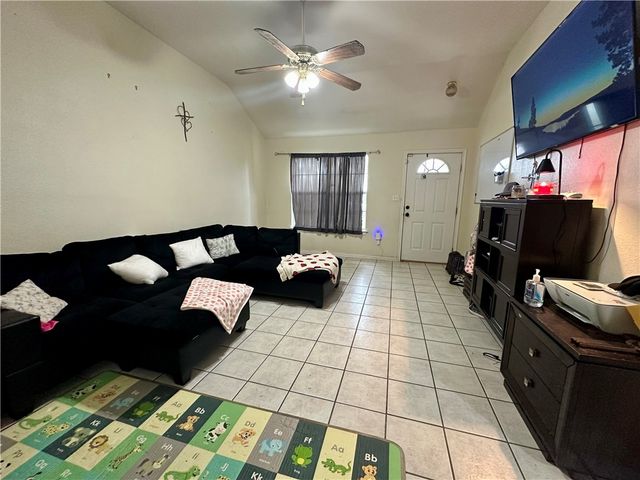 1303 E Hancock St, Beeville, TX 78102