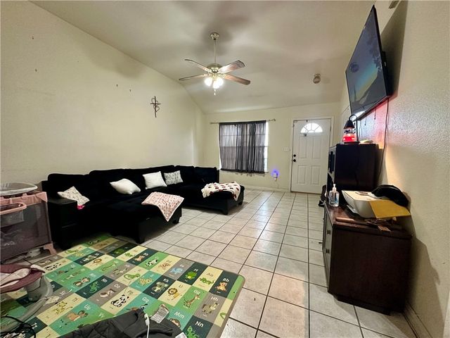 1303 E Hancock St, Beeville, TX 78102