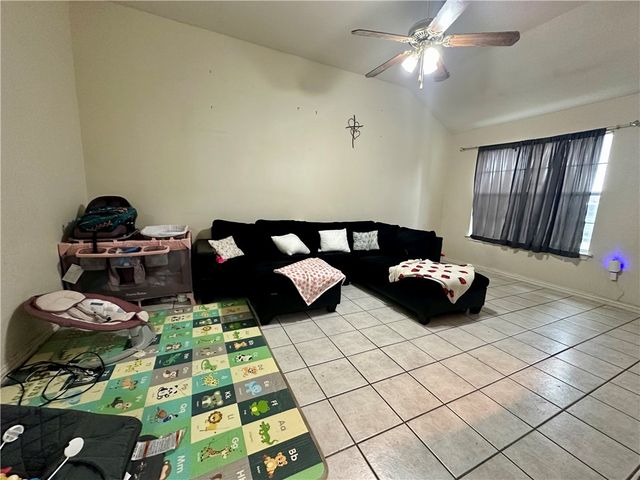 1303 E Hancock St, Beeville, TX 78102