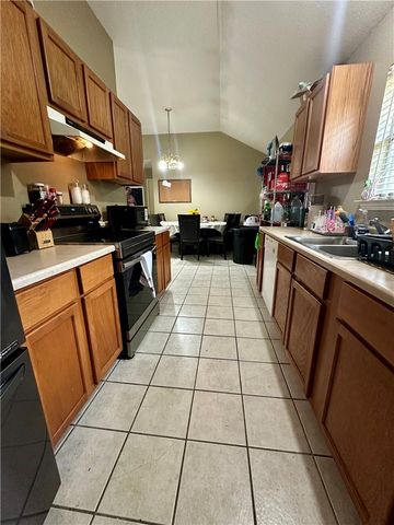 1303 E Hancock St, Beeville, TX 78102