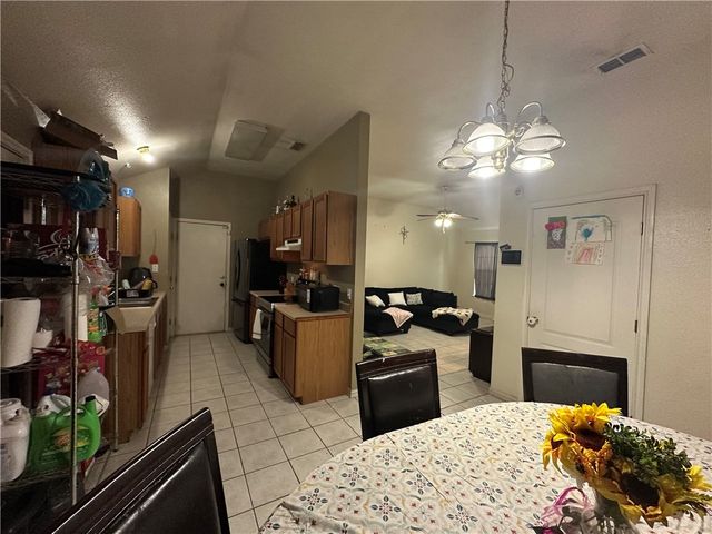 1303 E Hancock St, Beeville, TX 78102