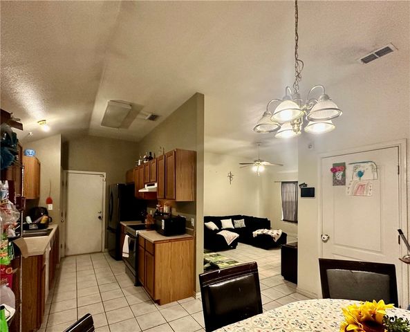 1303 E Hancock St, Beeville, TX 78102