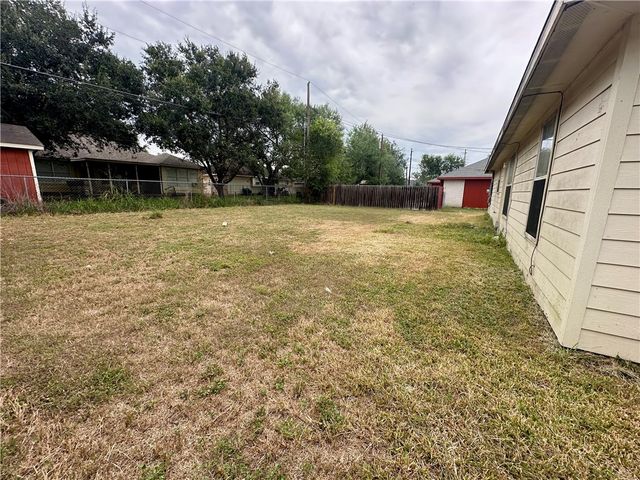 1303 E Hancock St, Beeville, TX 78102