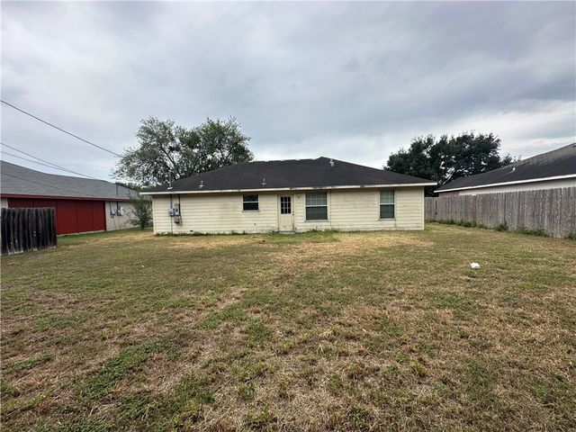 1303 E Hancock St, Beeville, TX 78102