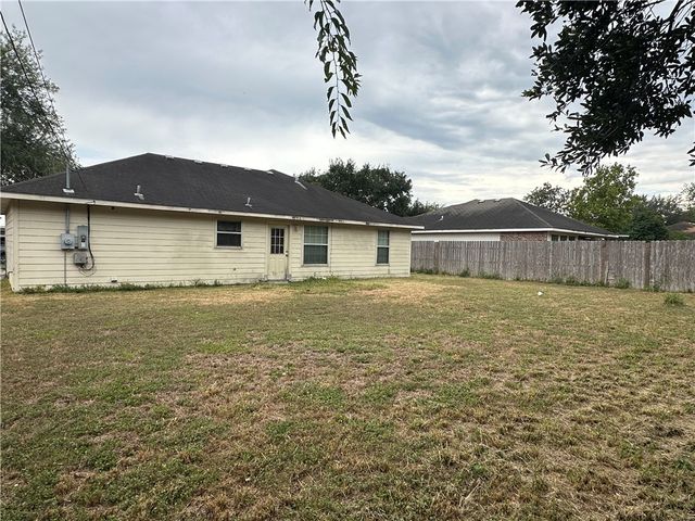 1303 E Hancock St, Beeville, TX 78102