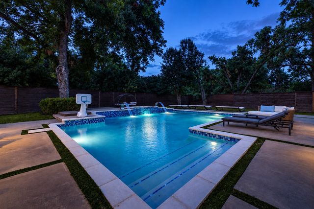 6321 Spring Valley Road, Dallas, TX 75254