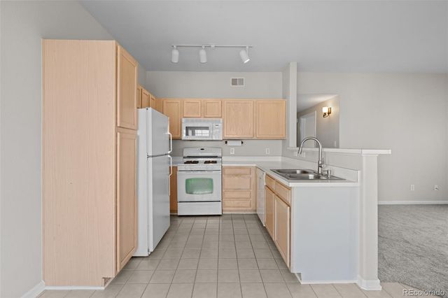 8389 Pebble Creek Way 101, Highlands Ranch, CO 80126