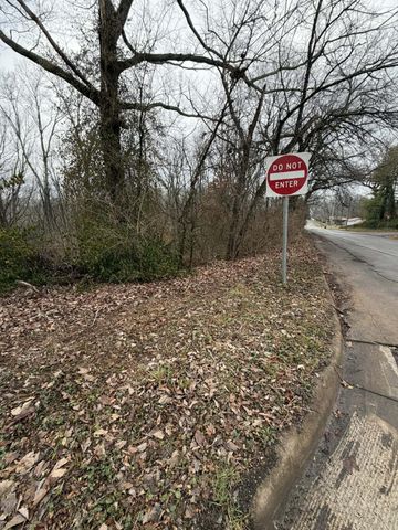 2700 Fairview Drive, Chattanooga, TN 37406
