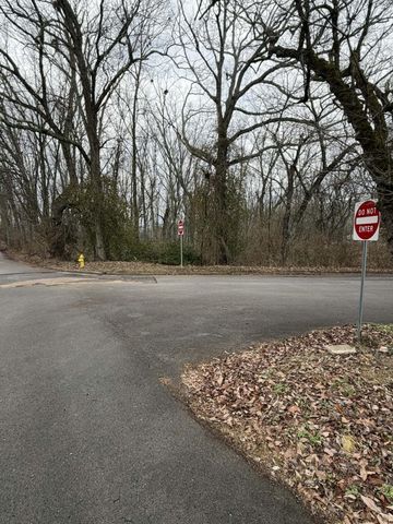 2700 Fairview Drive, Chattanooga, TN 37406