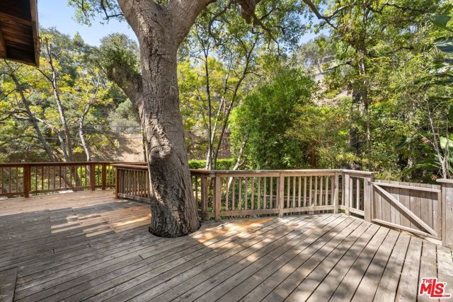 2370 Nichols Canyon Road, Los Angeles, CA 90046