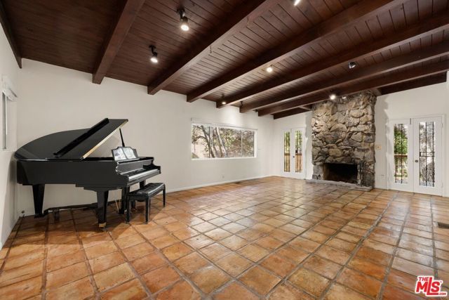 2370 Nichols Canyon Road, Los Angeles, CA 90046
