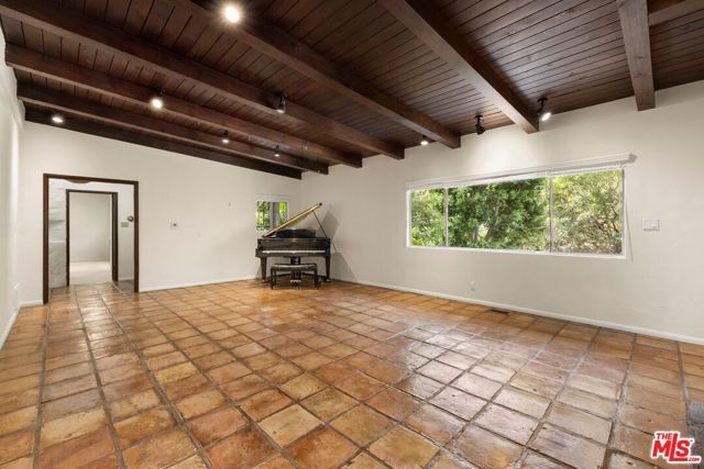 2370 Nichols Canyon Road, Los Angeles, CA 90046