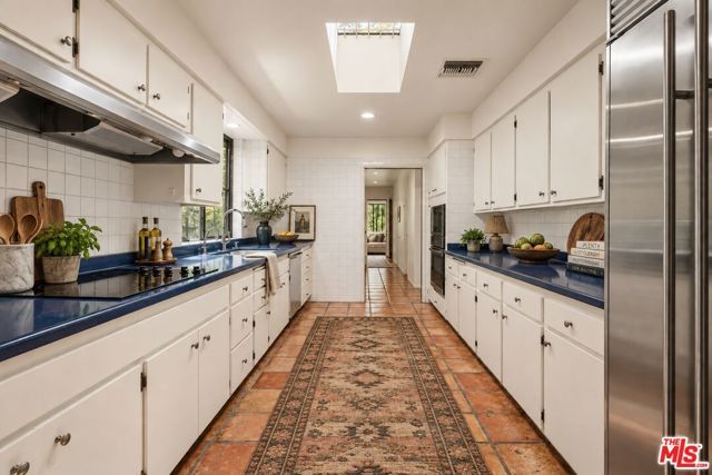 2370 Nichols Canyon Road, Los Angeles, CA 90046