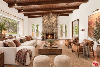 2370 Nichols Canyon Road, Los Angeles, CA 90046
