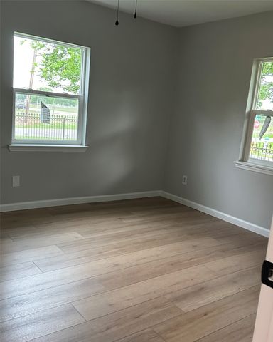 901 N Blanche Street, Terrell, TX 75160